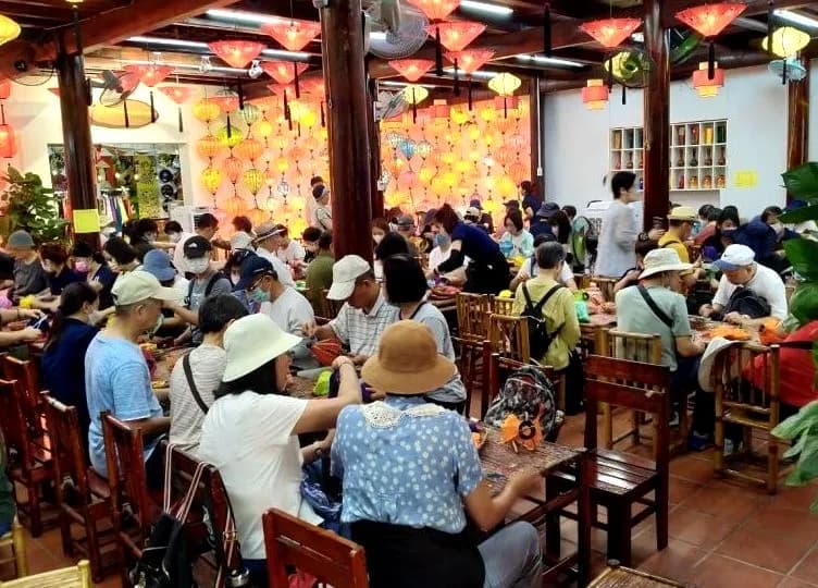 Hoi An traditional lantern making class