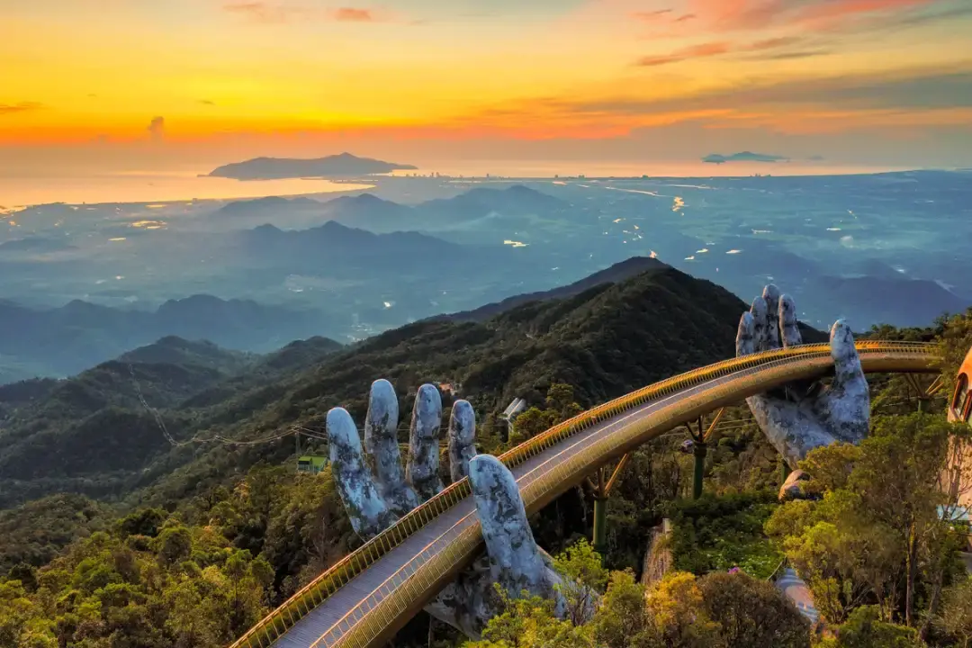Visit the Golden Bridge (Ba Na Hills)