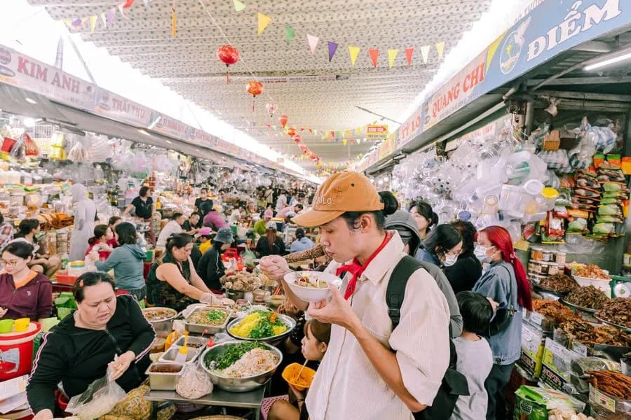 Food tour at Con Market